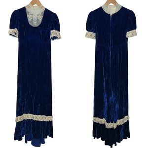 Vtg Women's 70s Blue Velvet Victorian Maxi Dress W/ Cream Lace Neck Sz XS/S